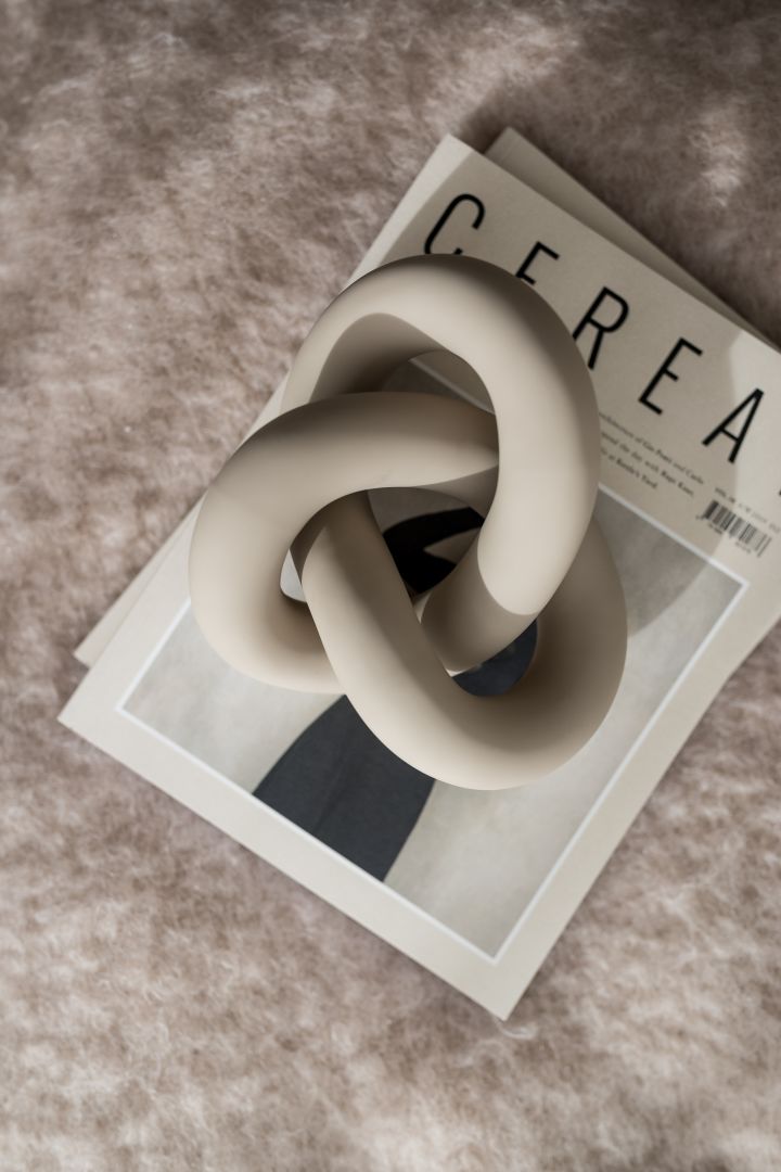 The Knot sculpture by Cooee Design in the colour sand is an example of an interior detail that fits one of the spring 2024 interior design trends, playful minimalism.