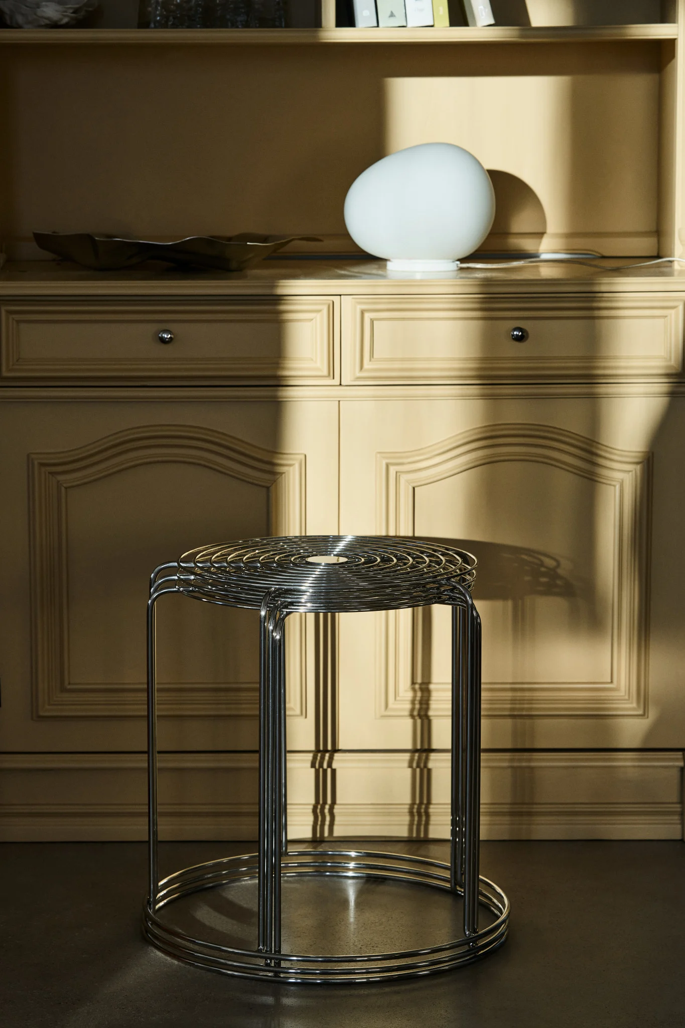 In one corner, there are several Wire VP11 stools stacked on top of each other, designed by Verner Panton for &Tradition.