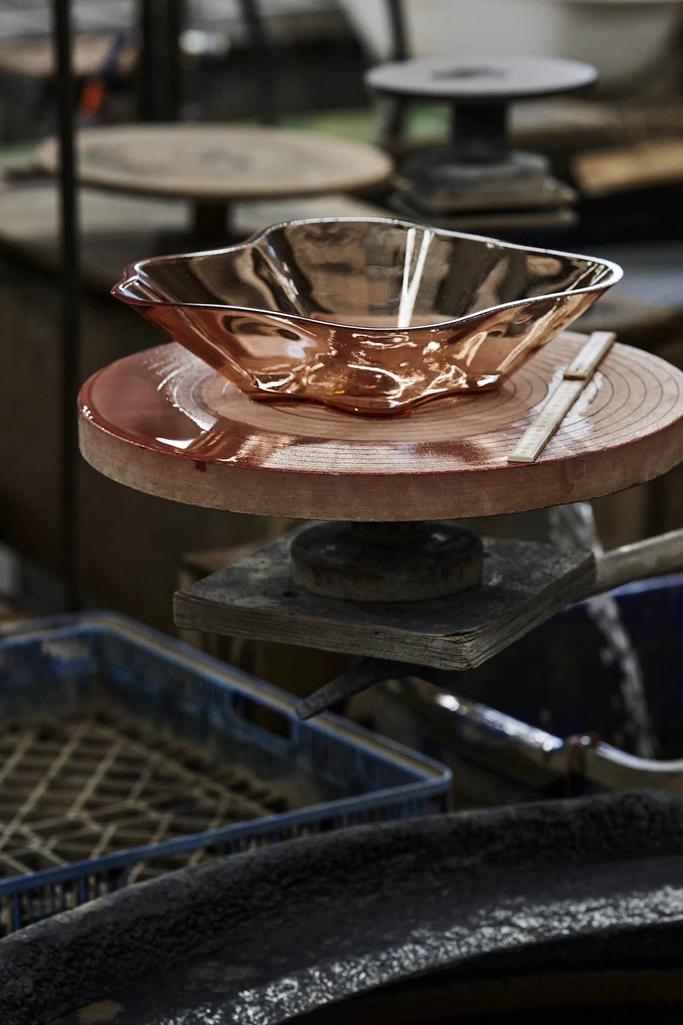 An Alvar Aalto vase from Iittala in the colour linen.