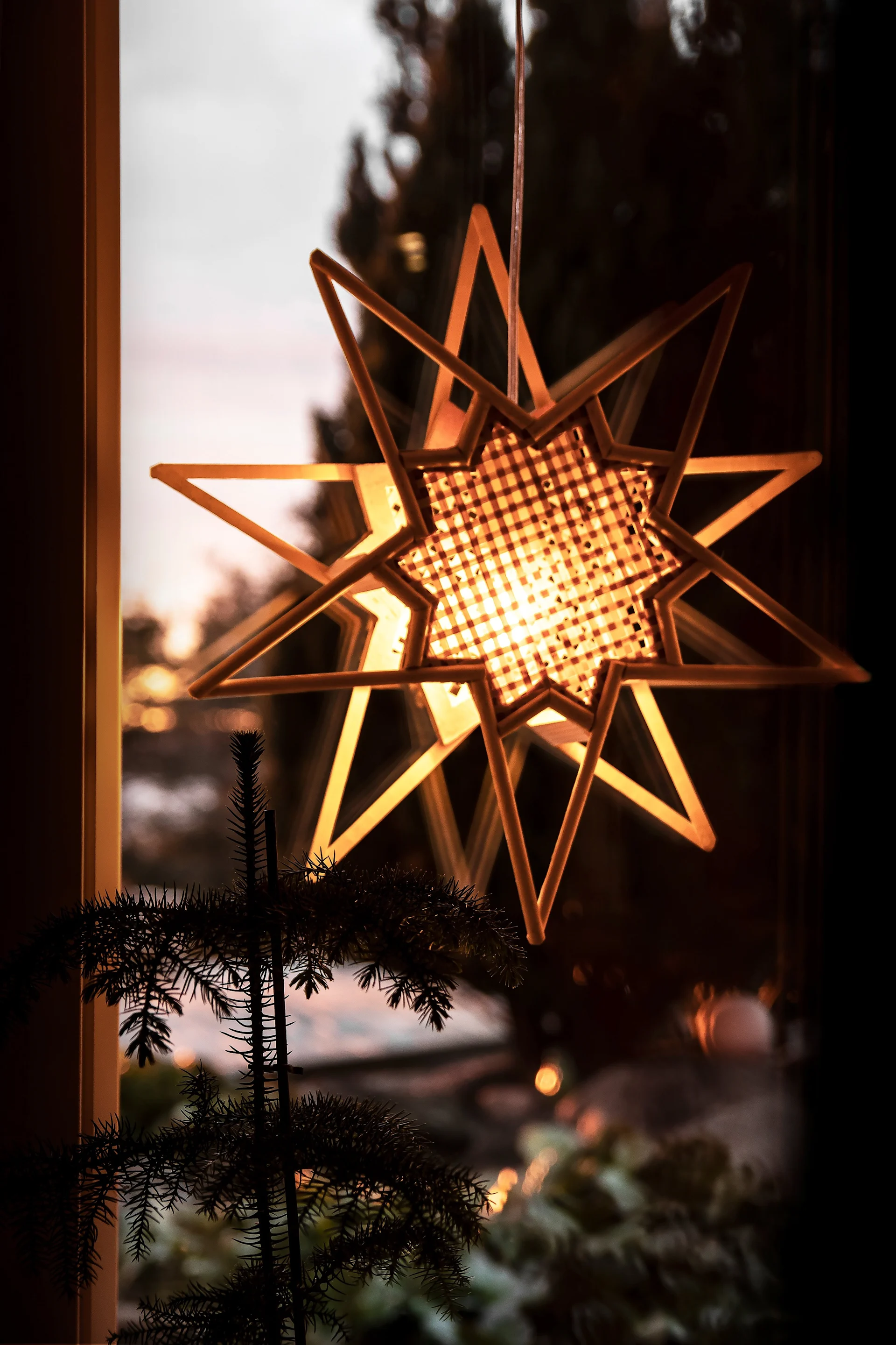 How to decorate with traditional Scandinavian Christmas decorations - Christmas stars in different shapes and materials like the Fiona folded paper star in lilac from Watt & Veke, 