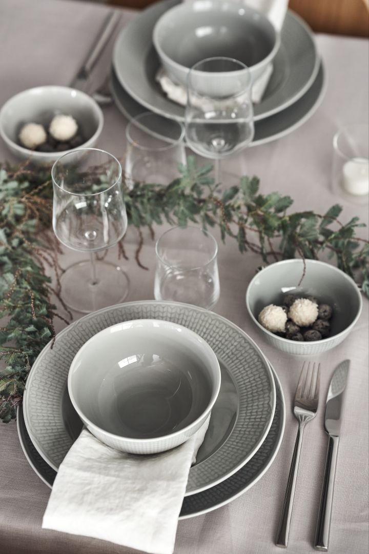 An elegant grey table setting idea with Swedish Grace from Rörstrand in the colour Mist.