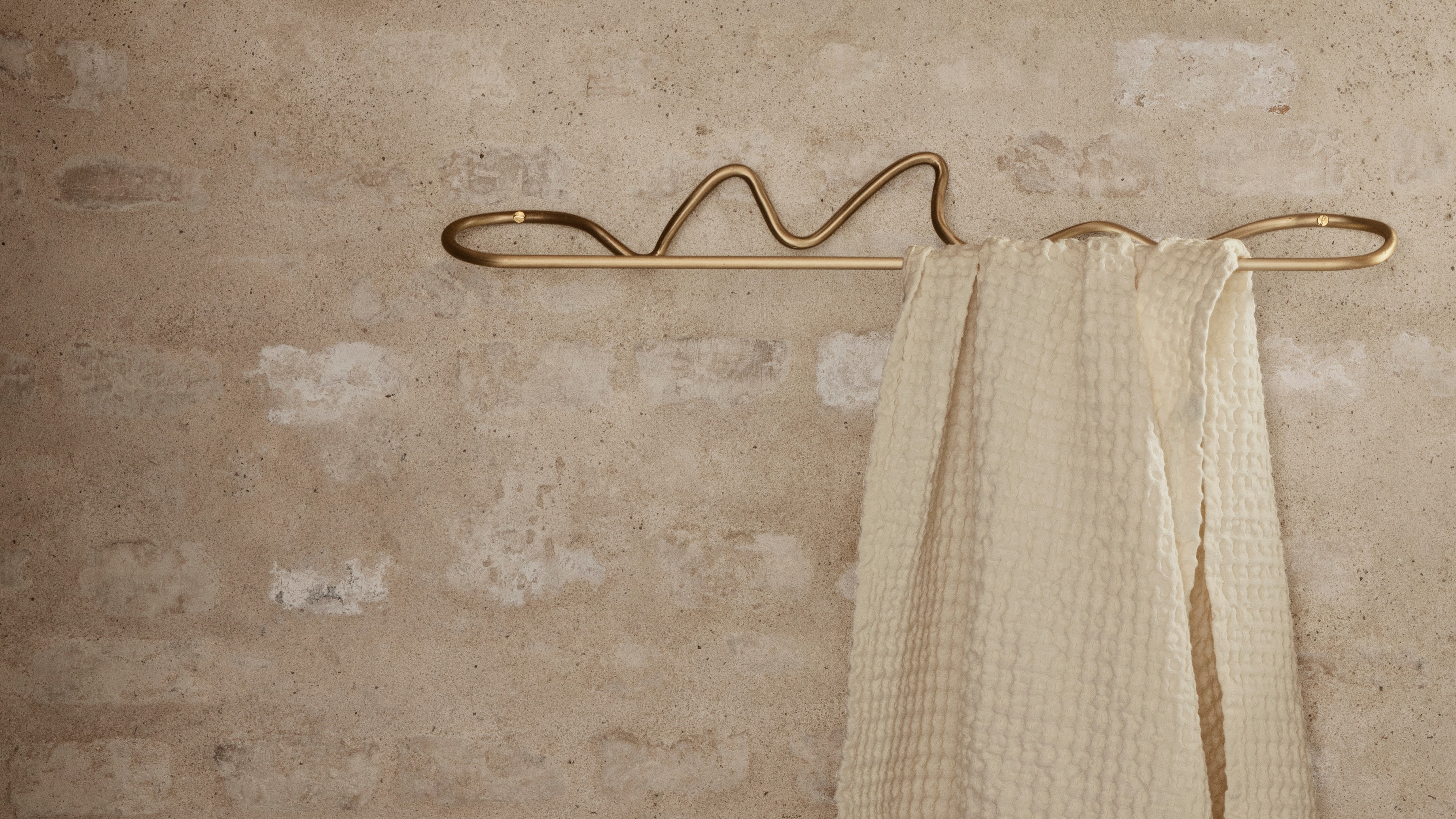 Scandi online towel rail