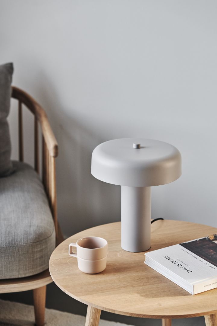 The season's trendy mushroom lamp is the Haze table lamp from Scandi Living, which becomes a stylish interior detail in your home on your side table or on the windowsill.