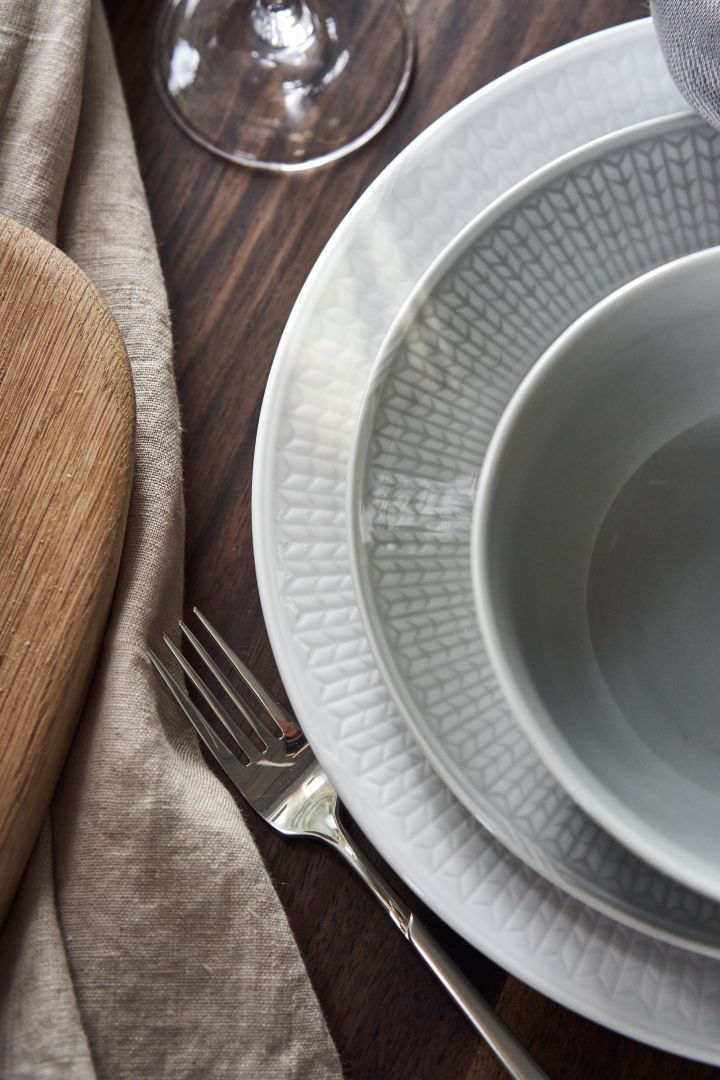 Table setting with Swedish Grace dinner plate in white and bowl in grey Dimma. 