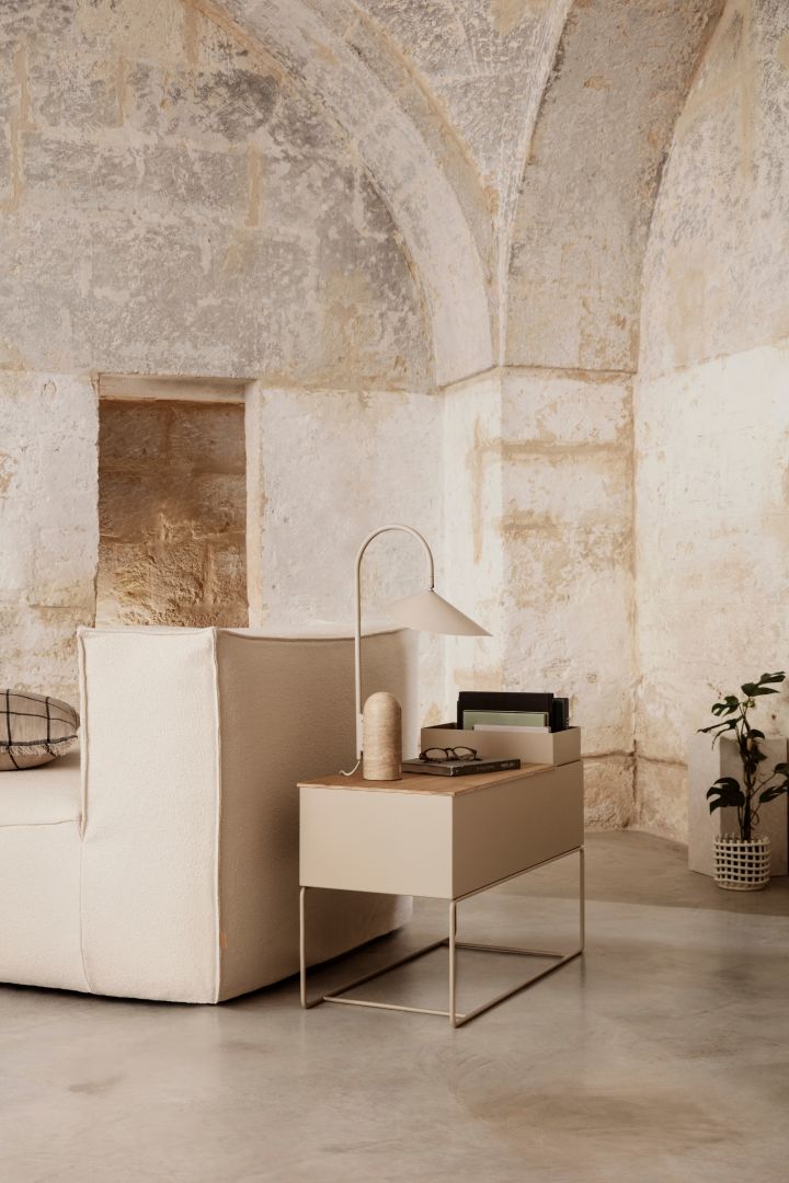 Interior 2021 - beige and harmonious home with round shapes like this lamp from Muuto.