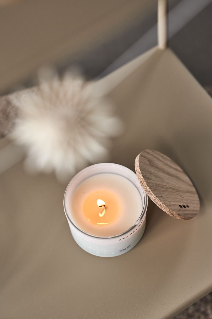 Scented candle from Skandinavisk in the scent Snö is one of the most stylish Christmas decorations from 2021.
