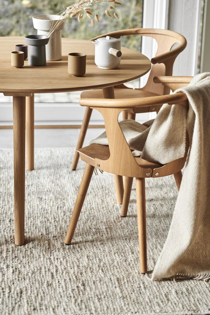 The pebbles wool rug from Scandi Living in our guide to choosing the right rug works perfectly in the dining area. 