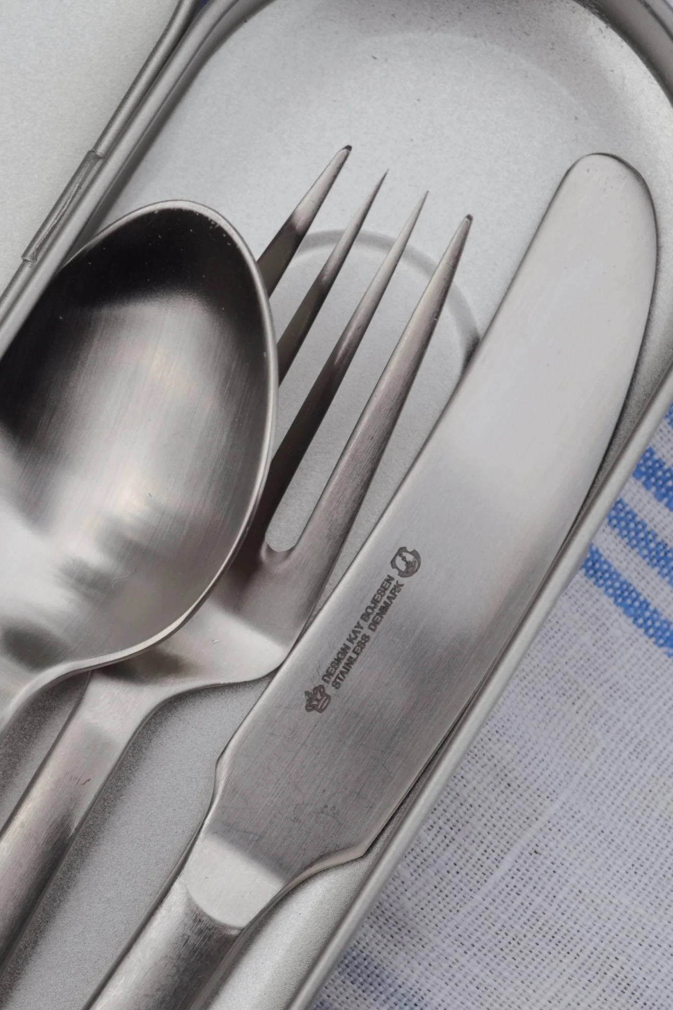 Here you see a close up of the Grand Prix cutlery from Danish designer Kay Bojesen.