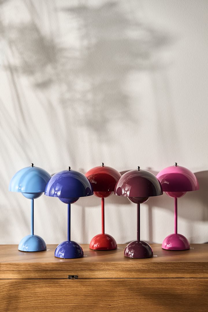 The interior design trends for spring 2023 offer colourful lighting and we like to decorate with Flowerpot VP9 from &Tradition in either blue, pink or red.