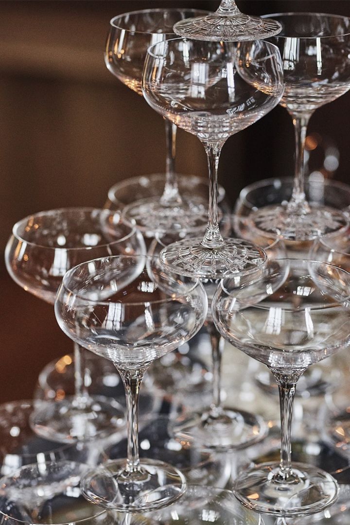 Learn how to build a champagne tower with coupe champagne glasses for Orrefors & Spiegelau for your New Year's eve party. 