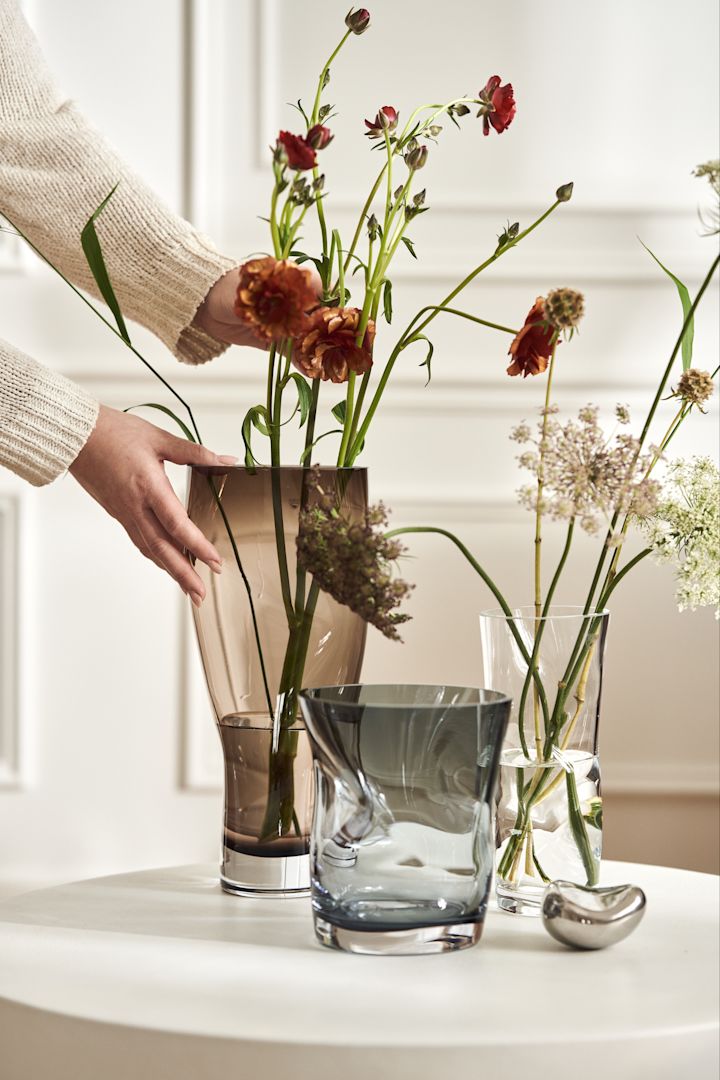 Wedding gift tip - The Squeeze vases from Orrefors are suitable for all shapes of bouquets, from tall and narrow to low and wide.