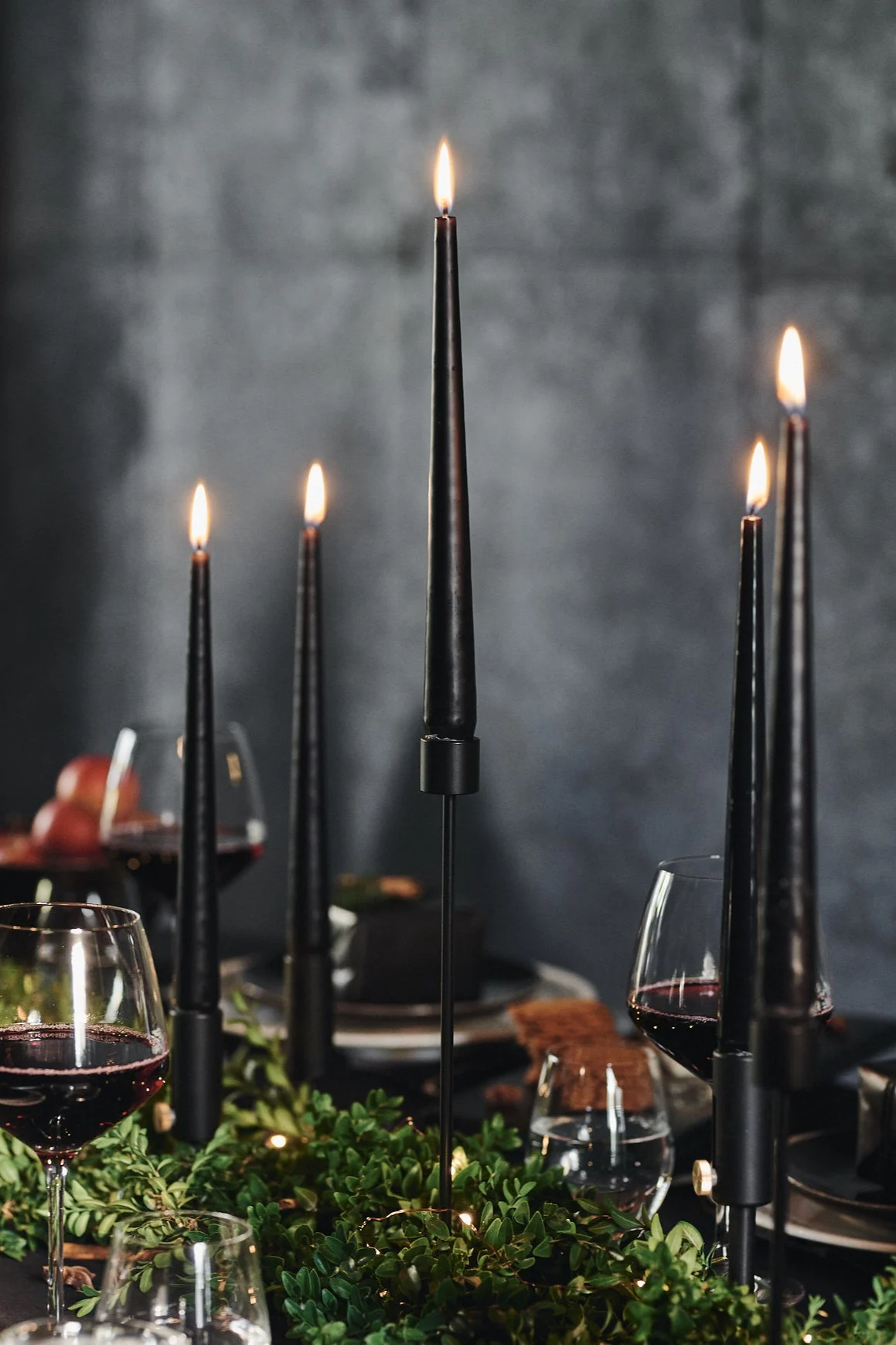 Here you see a black table setting with the black Esther & Erik candles and the Granny candle holder from Northern.