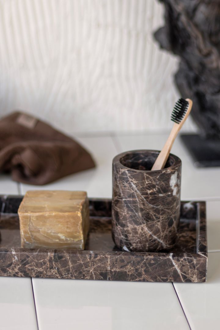 Storage ideas for small bathrooms - here you see a marble toothbrush holder and soap tray from Mette Ditmer. 