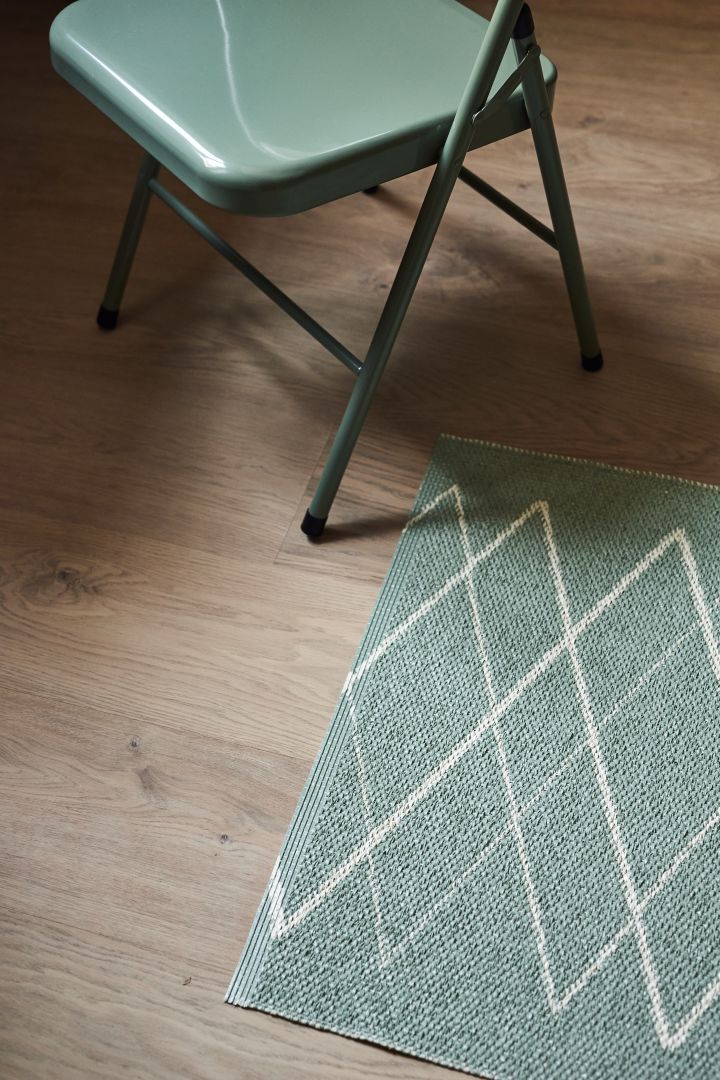 Mint green is a fresh colour to decorate with according to the colour trends for 2022 - here on a green plastic rug from Scandi Living.