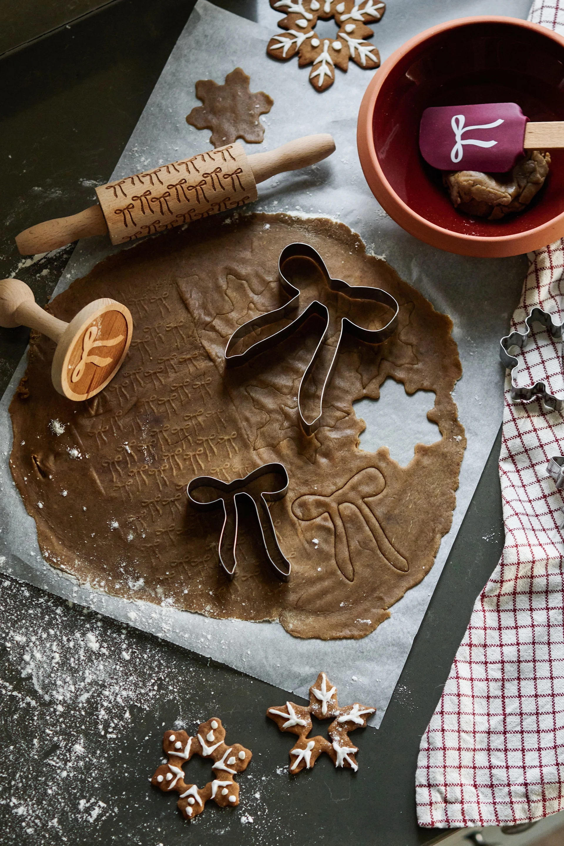 Christmas decorations 2025: gingerbread cookie cutters from Nordwik shaped like bows.