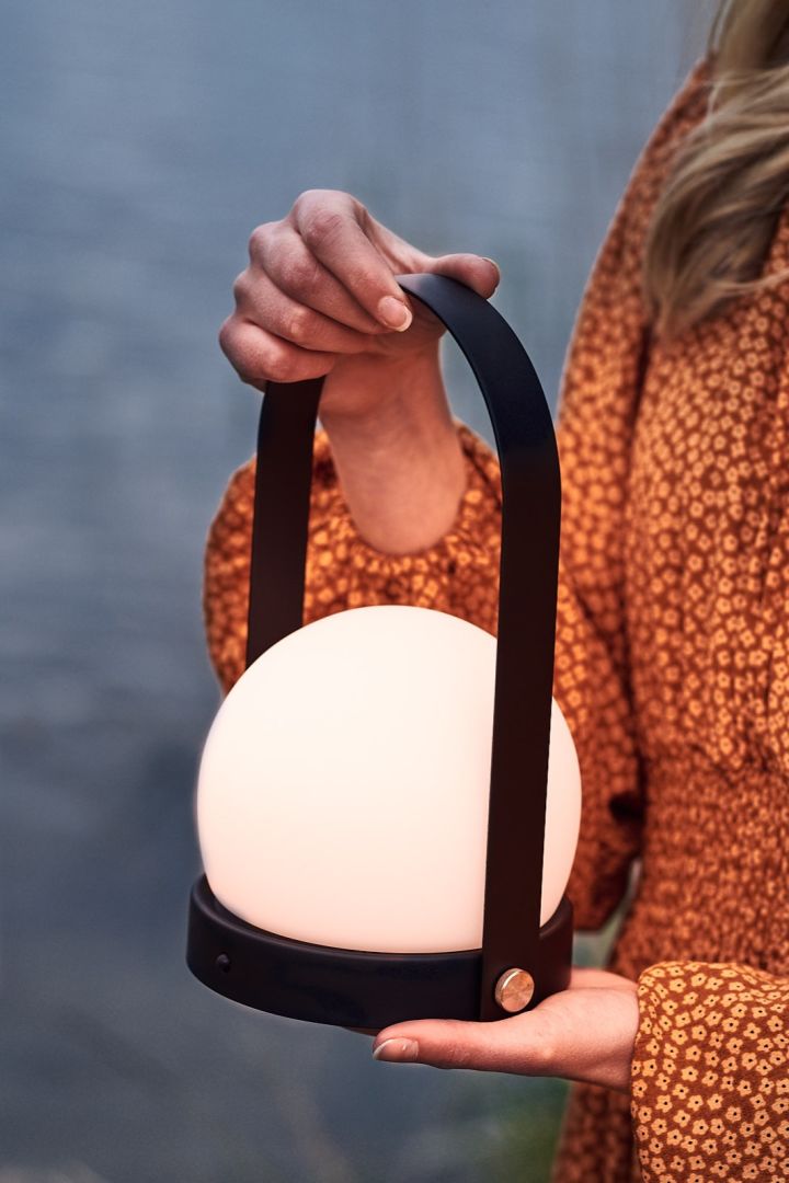 Danish interior is simple and functional, like this carry-on LED-lamp from Menu in black and white. 