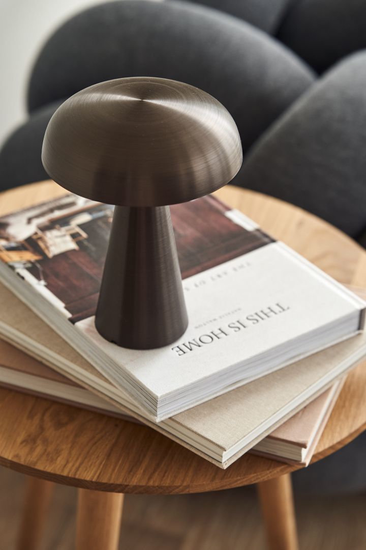 Here you see the Como cordless lamp from &Tradition in brushed bronze one of the top interior design trends for autumn 2022.  