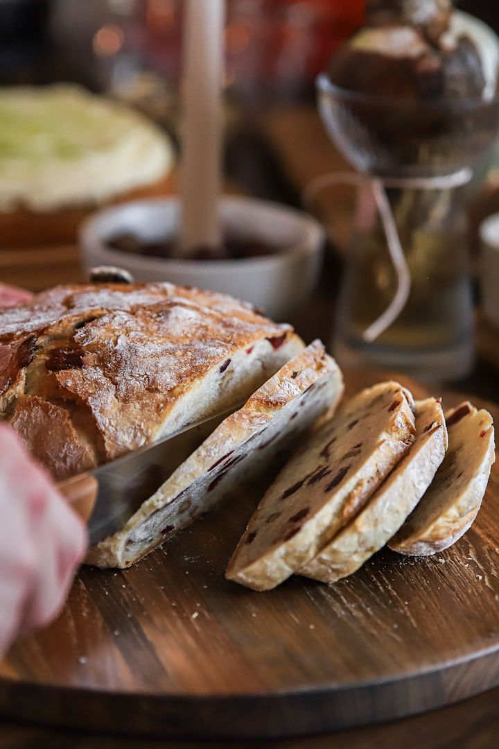 Christmas baking recipes from Baka med Frida - A tasty walnut and cranberry loaf is sliced to reveal the fruit and nuts inside. 