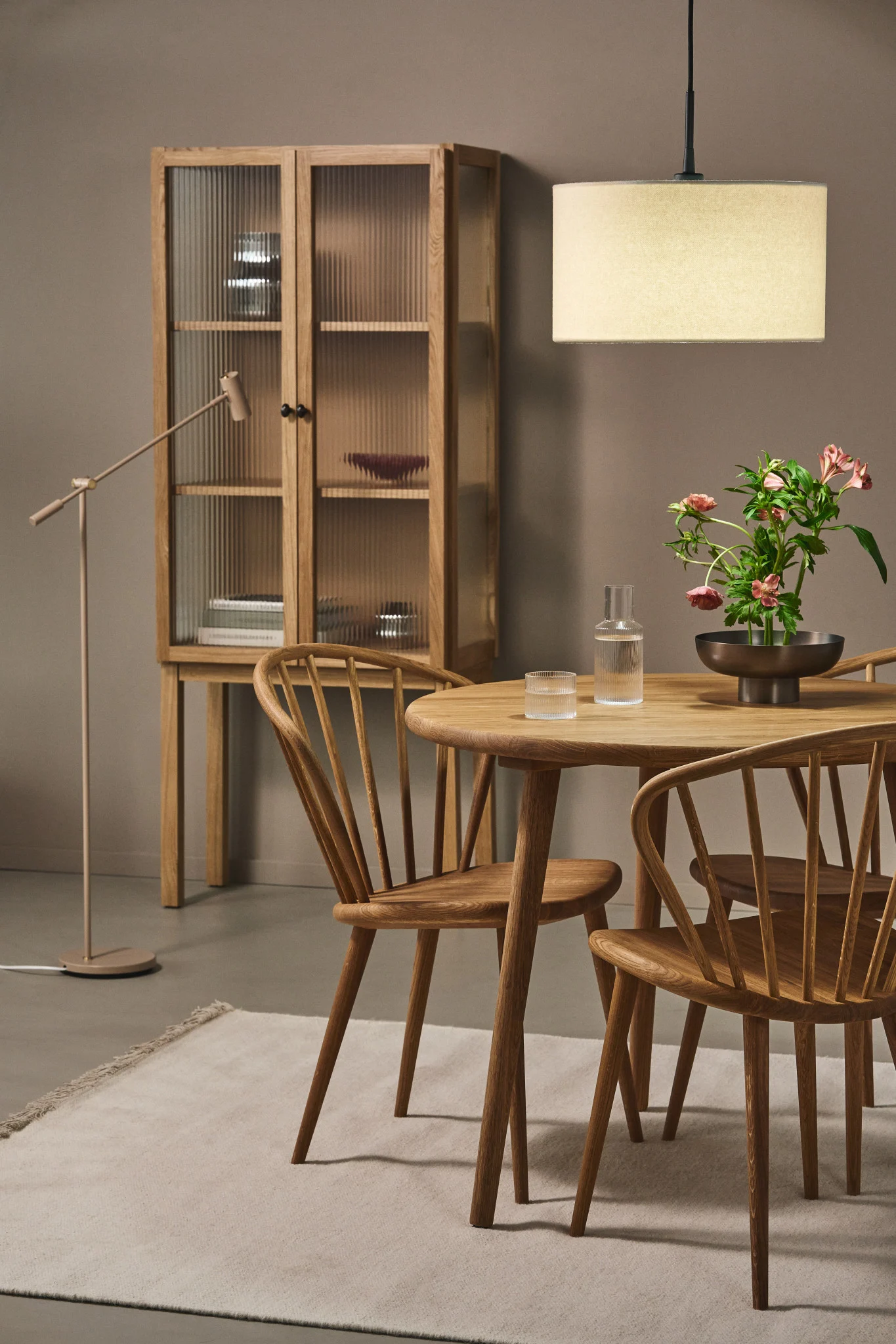 Dining room lighting ideas including the Soft pendant lamp and the Cato floor lamp in nougat. 