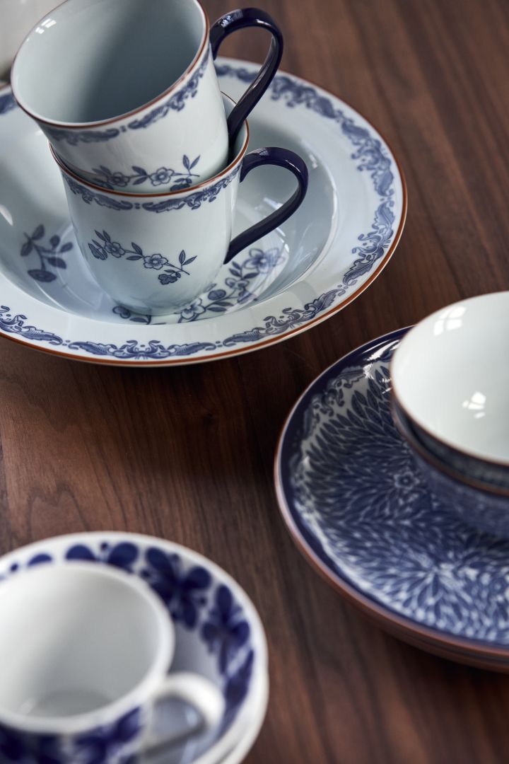 Ostindia und Ostindia-porcelain coffee cups and plates. 