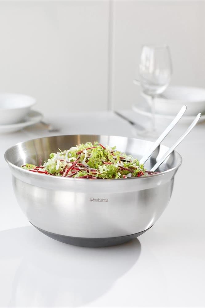 Renew your kitchen with 11 practical and stylish kitchen accessories for easier cooking - here you see the stylish Brabantia prep bowl 3-pack in stainless steel.