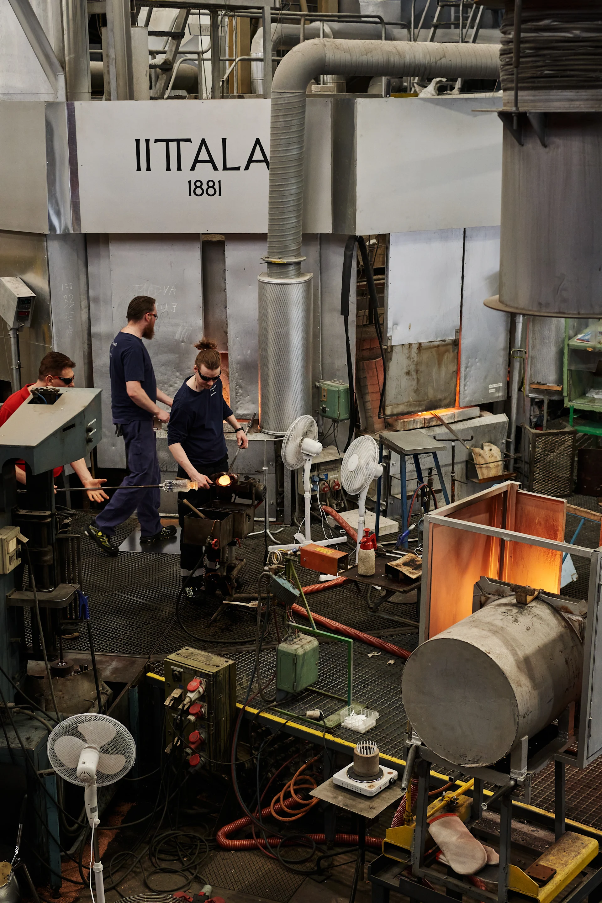 Here you see production in motion at Iittala's glassworks in Finland. 