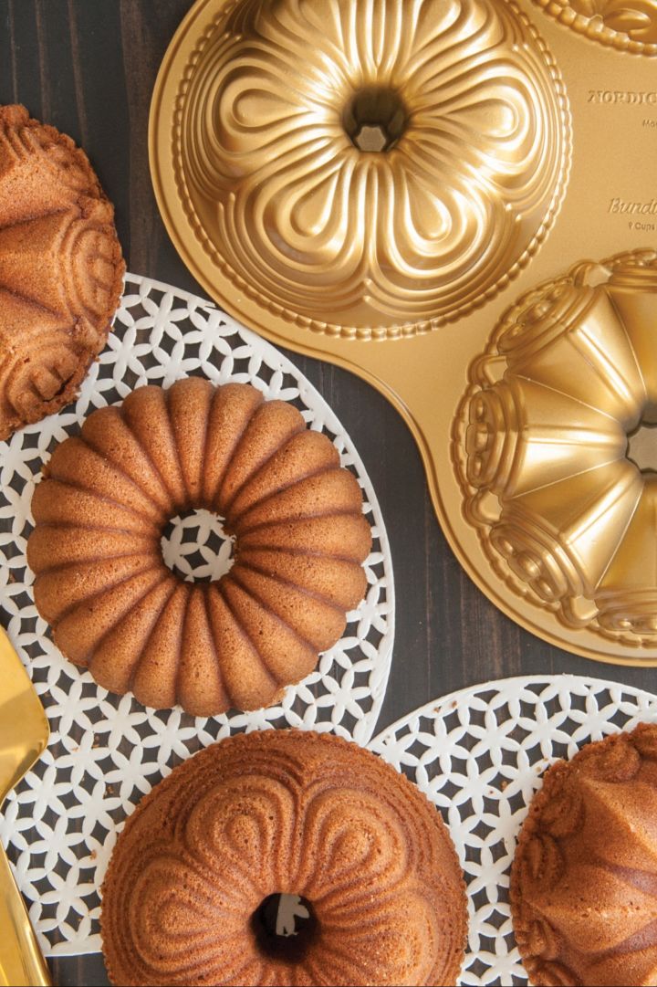 Nordic Ware baking mould provides sweet soft cookies with cute motifs.