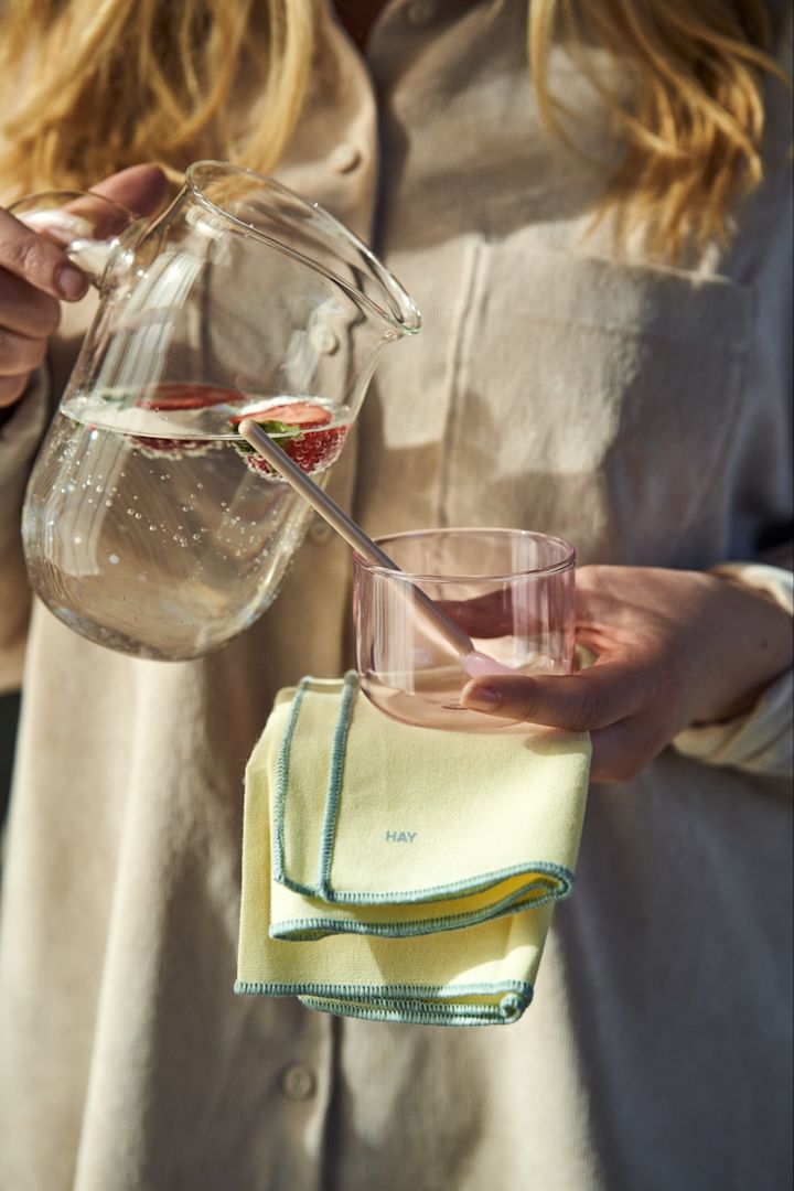 Pouring water from the Jug S with the Contour napkins and the Tint drinking glasses from HAY. 