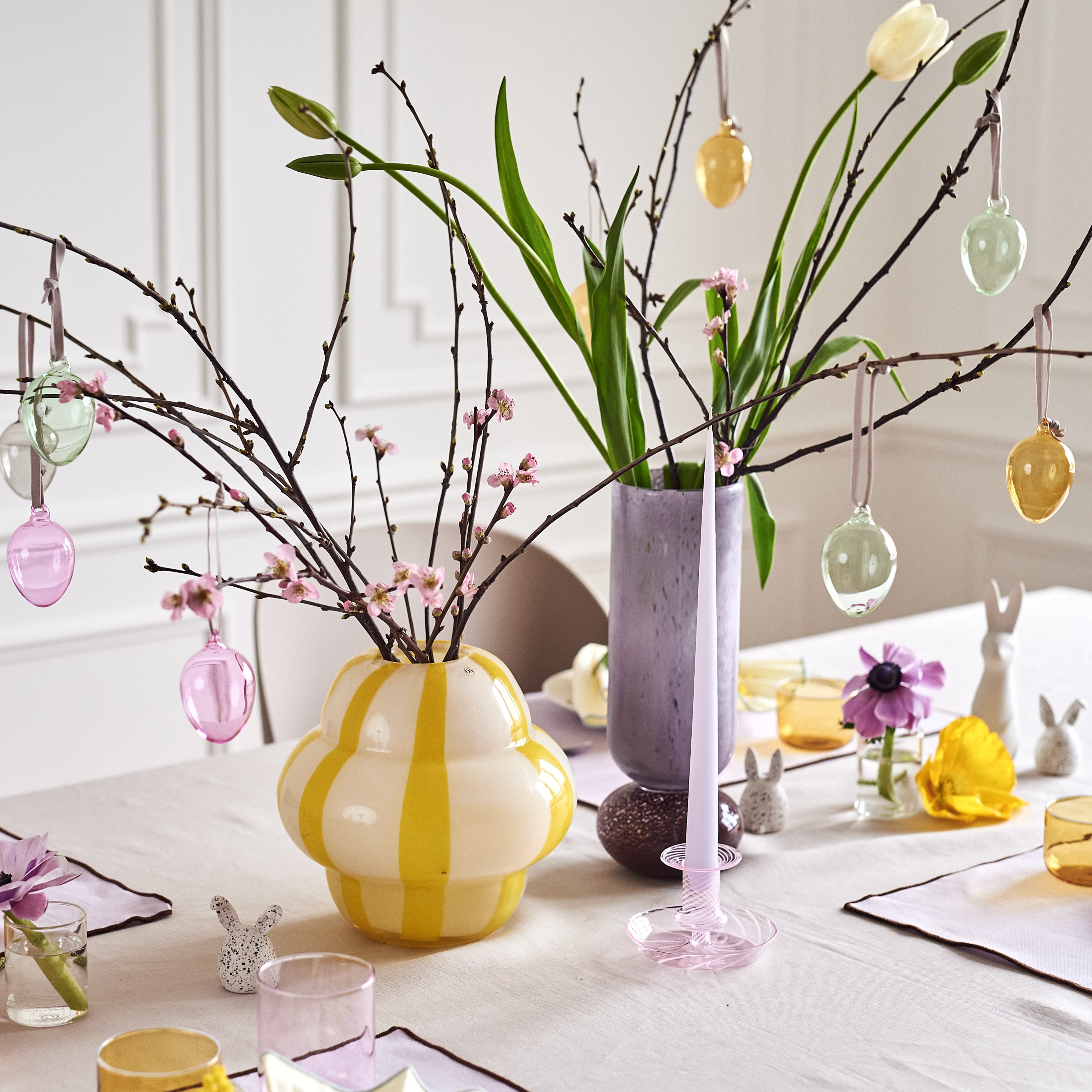 A Festive Easter table setting in spring pastels - 5 tips