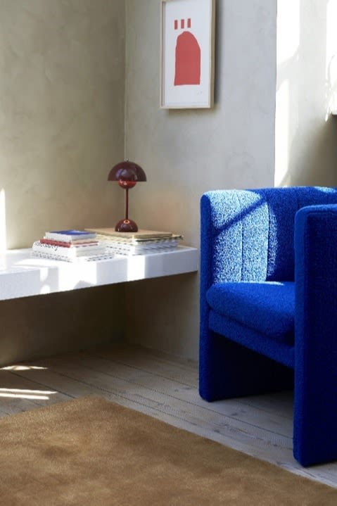Living room with Flowerpot VP9 from &tradition and cobalt blue armchair from &tradition.
