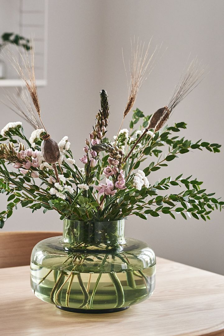 Spring interior trends for 2023 offer colourful interior design where we like to decorate with a statement vase such as the Urna vase from Marimekko in green.