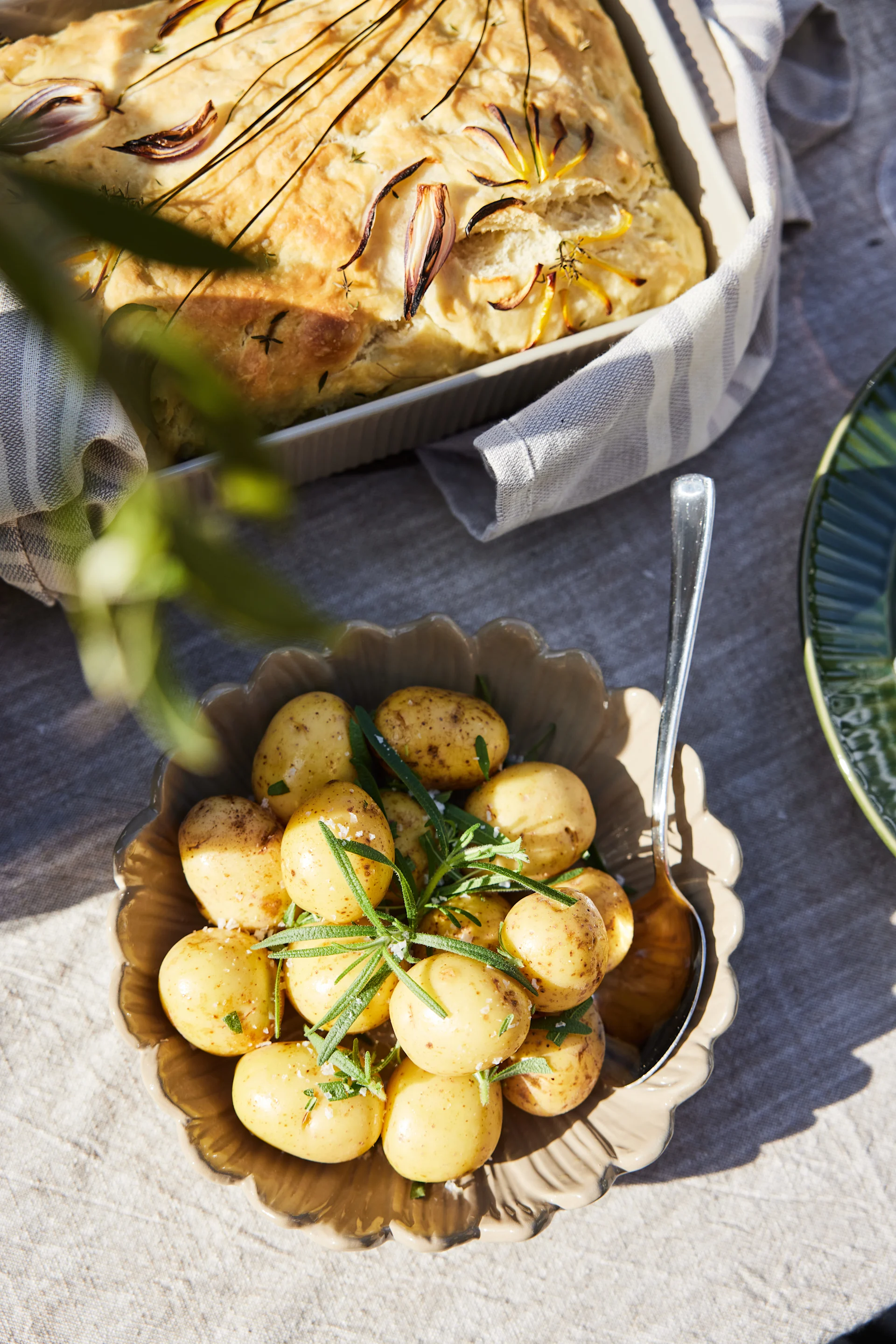 New potatoes are a popular addition to many summer recipes. Here you see a bowl in the shape of a flower from Sagaform filled with new potatoes. 