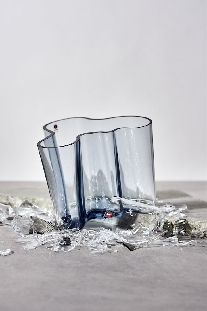 Alvar Aalto vase from Iittala in recycled glass against a background of broken glass at Nordic Nest.