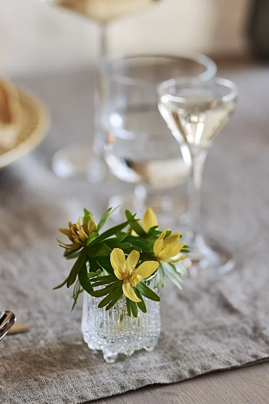 How to choose the right vase for your bouquet of flowers 3 tips from