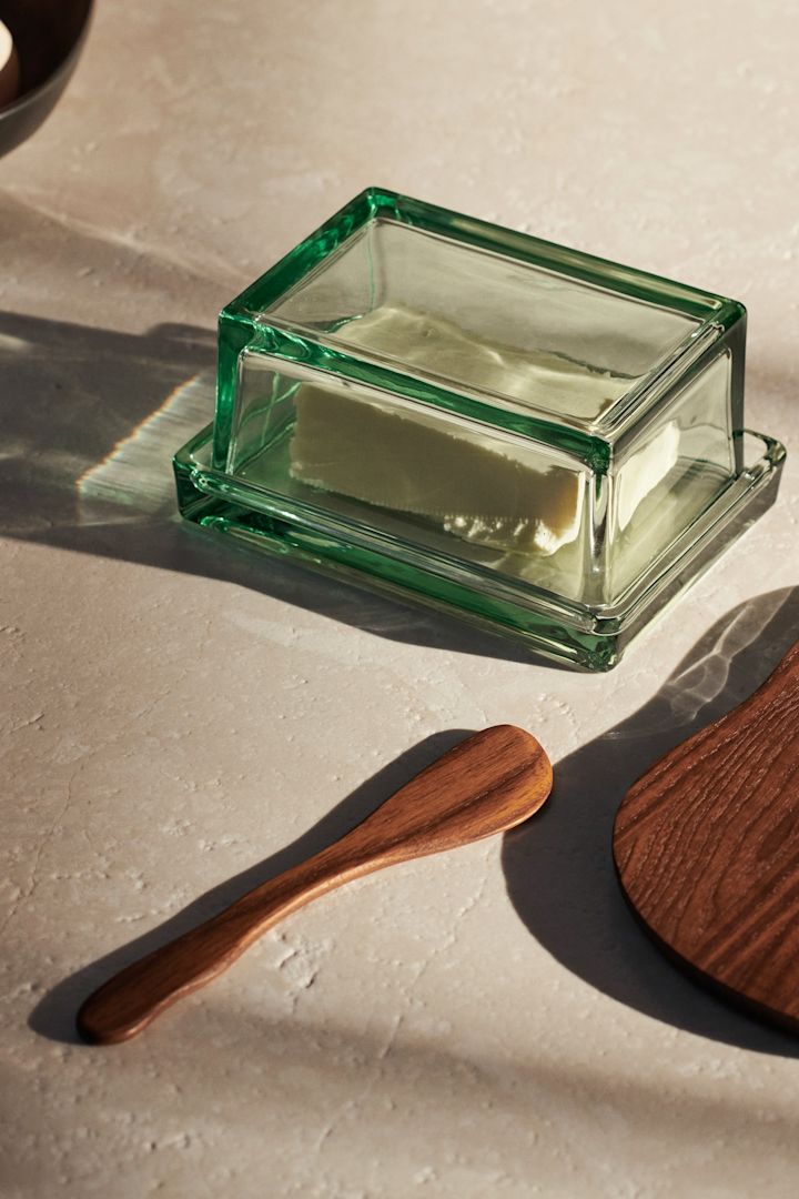 Here you see the practical wooden butter knife from ferm living. 