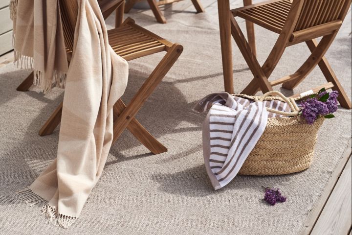 A summer essential for your balcony, the Swedish plastic rug, seen here in beige. 