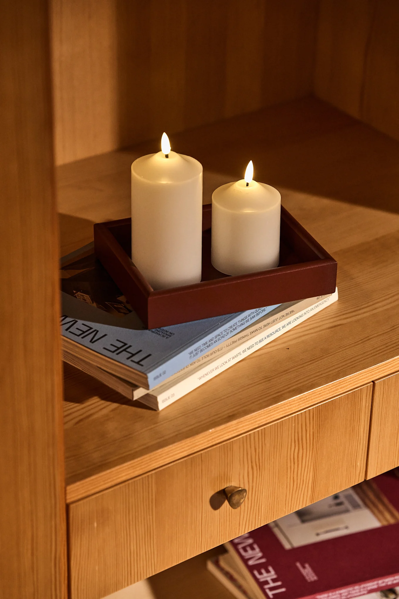 Minimalist Christmas decor embraces candlelight. Here you see the LED block candles from Scandi Essentials in a tray.
