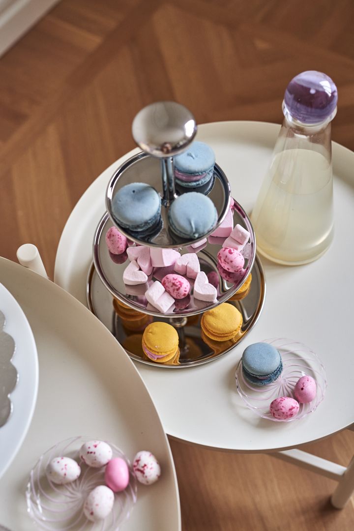 Set the table for a festive dessert buffet with the Georg Jensen Alfredo cake stand this Easter.