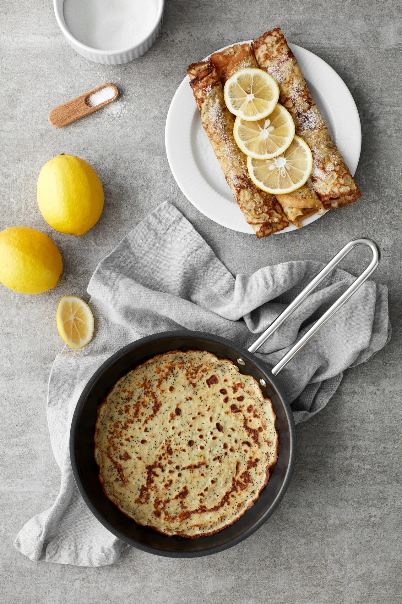 Here you can see perfectly fried pancakes in the Eva Trio Stainless Steel pan from Eva Solo.