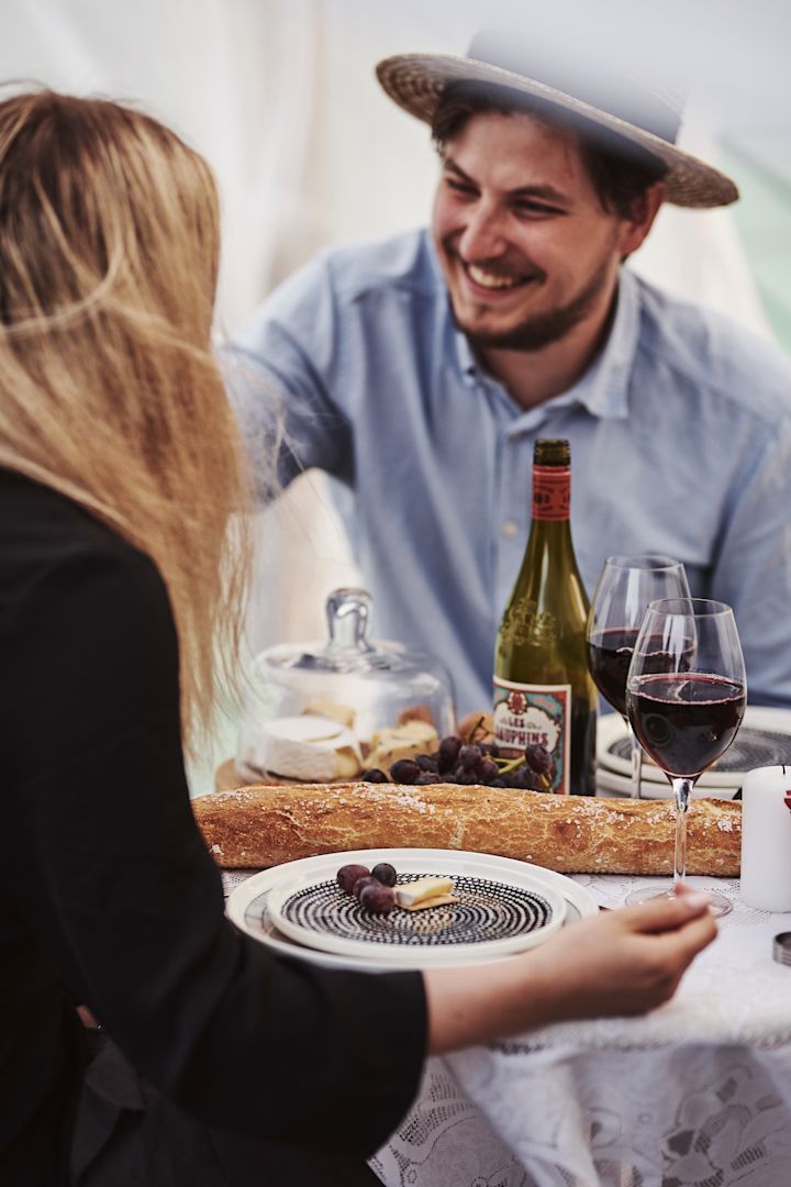 Set a romantic dinner table for Valentine's Day with Orrefors wine glasses and plates from Marimekko.