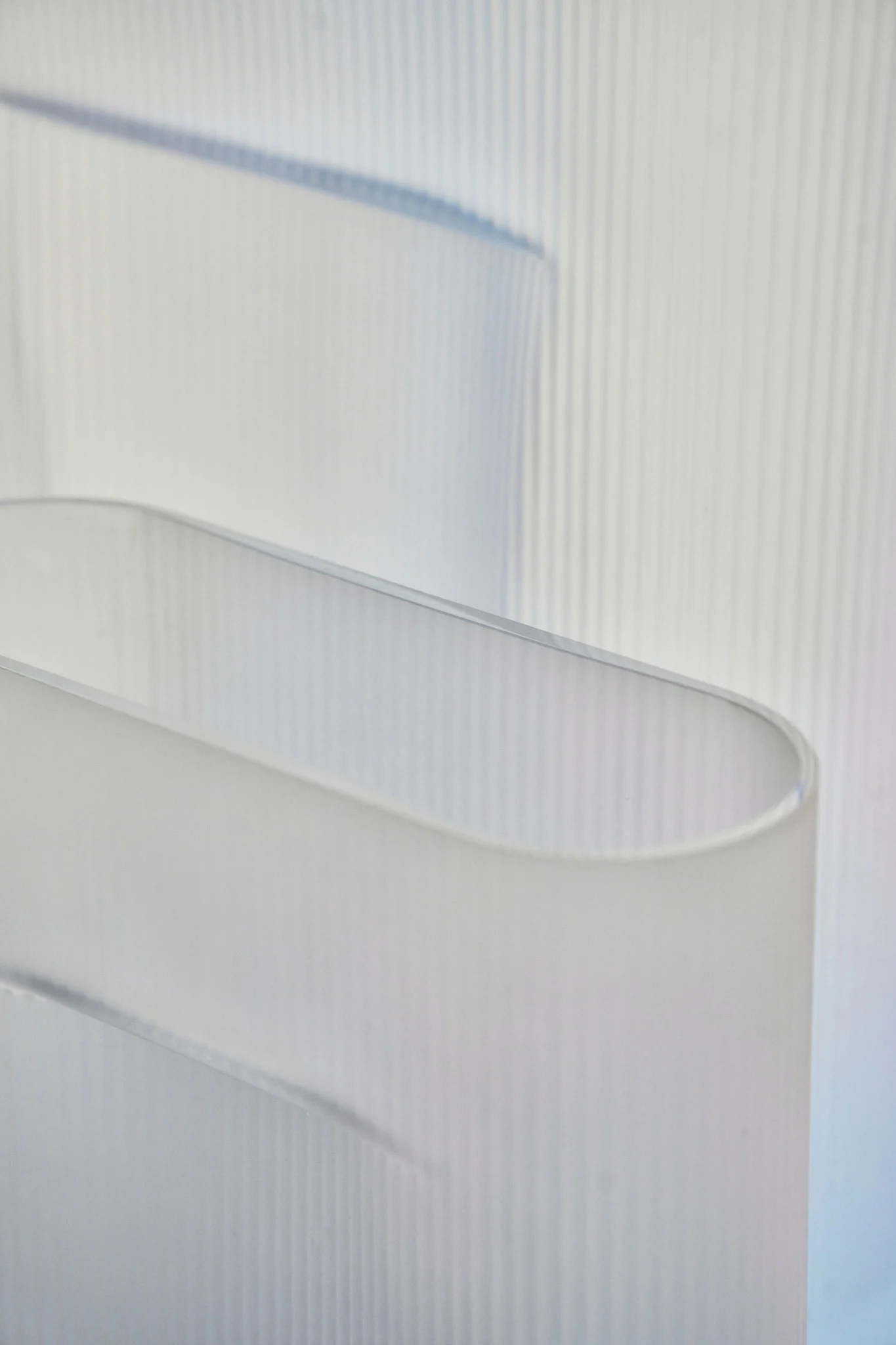 Here you can see two Ridge vases made of frosted glass from Muuto.