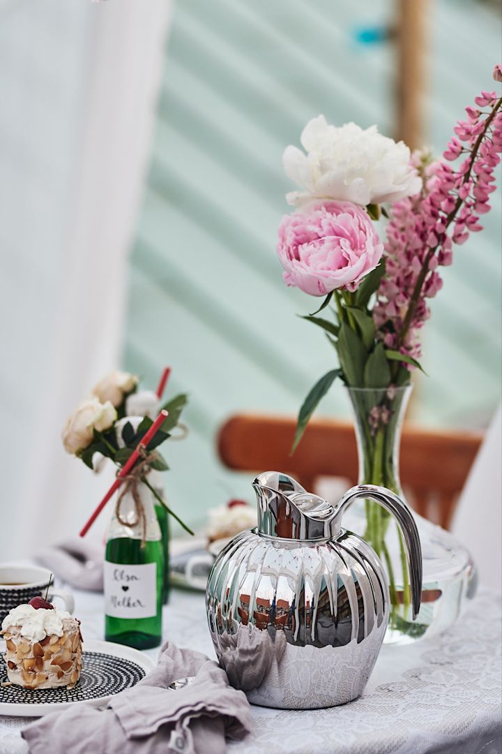 The Bernadotte jug from Georg Jensen is an elegant wedding gift that is perfect for a romantic coffee break together.