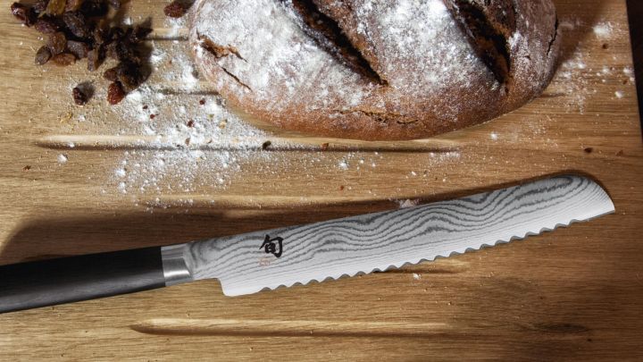 The kai wasabi bread knife cuts the perfect slice of bread in our knife guide. 