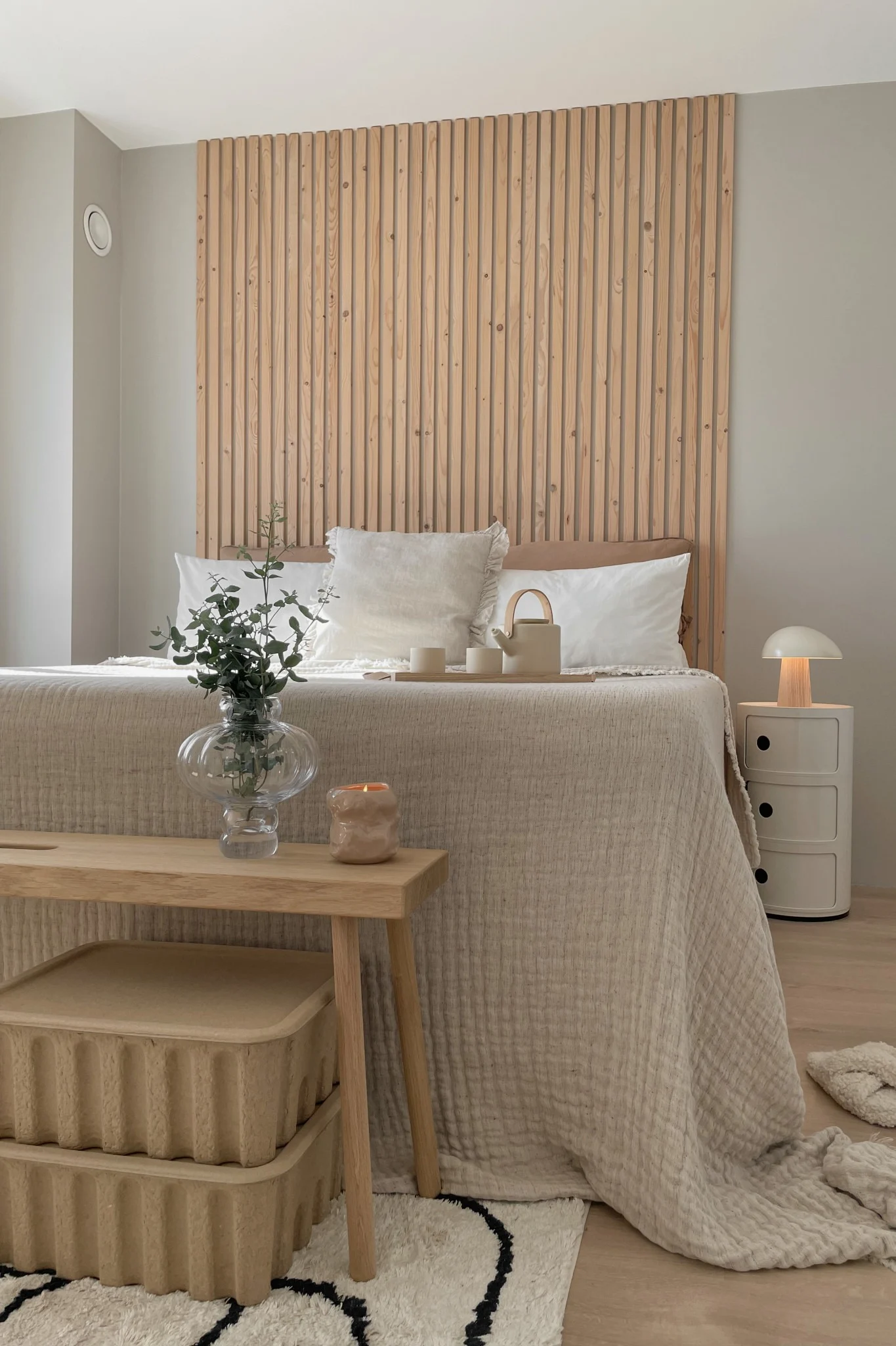 A calming bedroom that incorporates the concept of Feng Shui from @our_home_living.