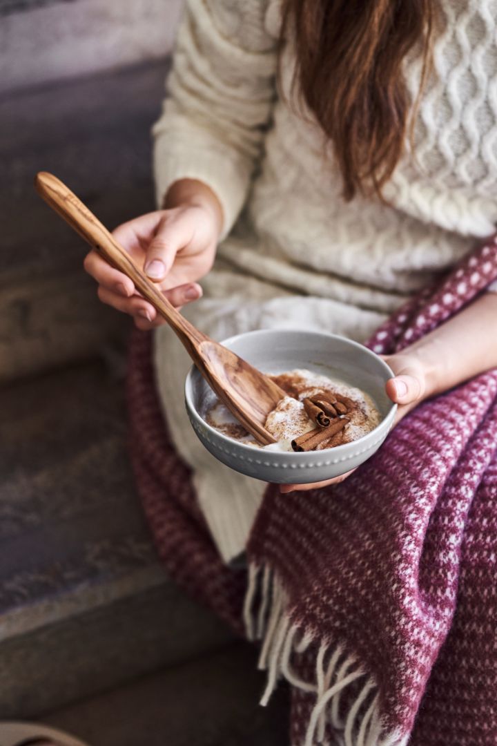 Scandinavian lifestyle things for you to try this winter - a bowl of tomtegröt in a Scandi Living dots bowl. 