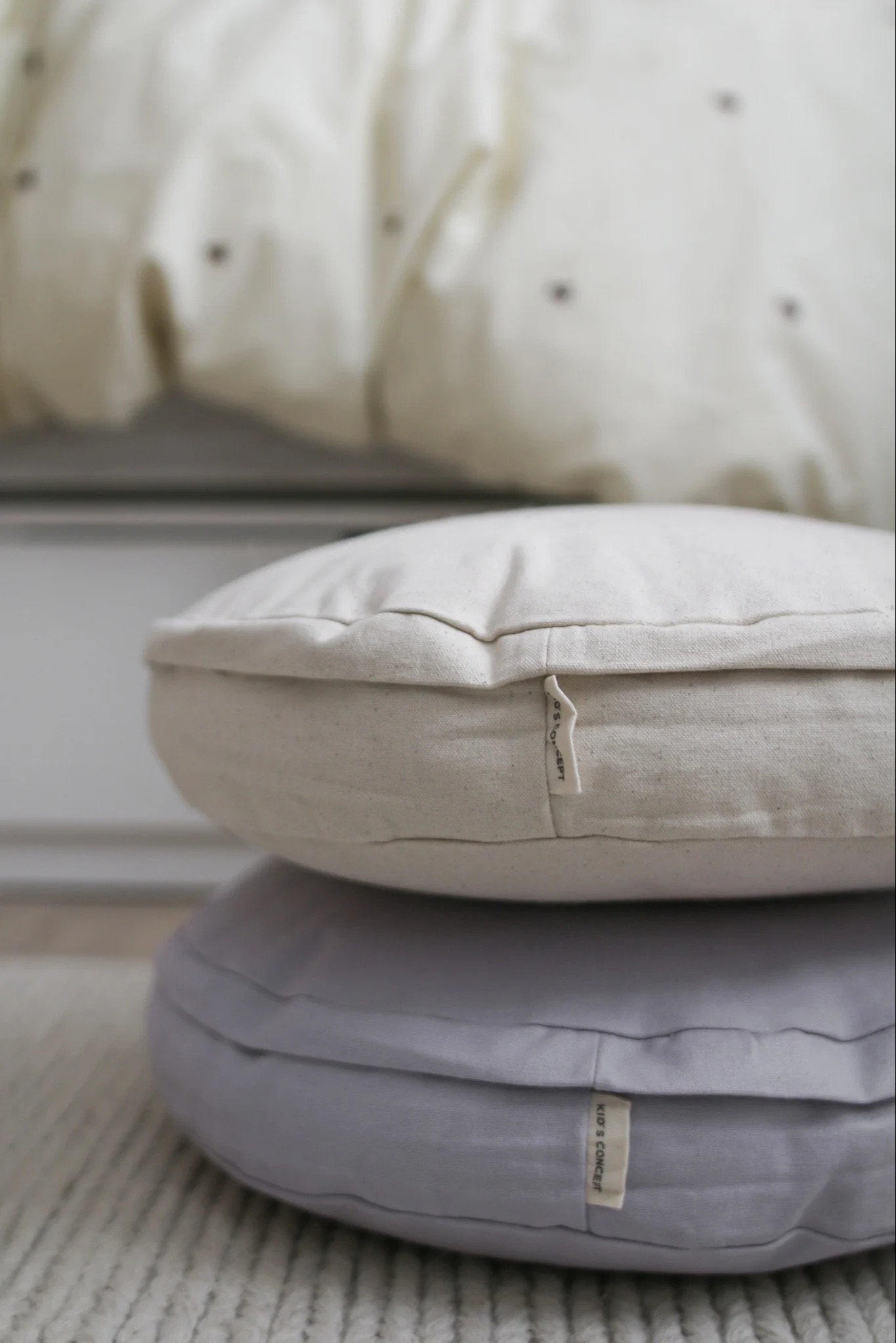 Practical floor cushions from Kids Concept are ideal for a cosy seating area in your children's room.