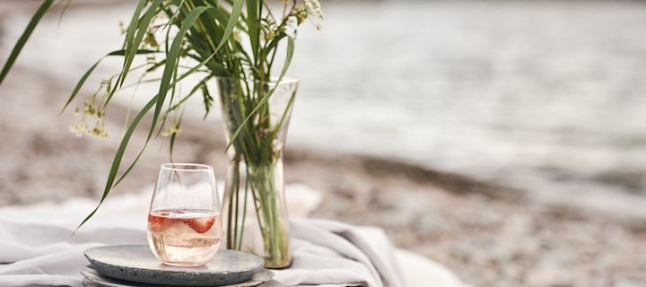 Summer bucket list tips - a luxurious picnic by the water