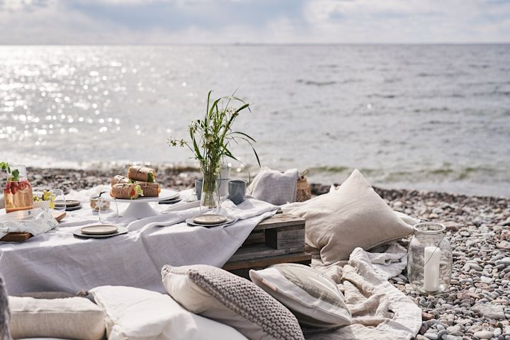 Bucket list tip number 1 - A luxurious picnic by the water. 