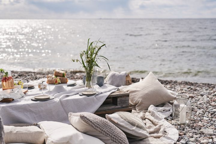 Bucket list tip number 1 - A luxurious picnic by the water. 