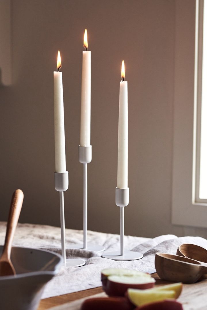 Scandinavian lifestyle things you need to try this winter - Set a cosy atmosphere in your home and fill each room with candles. Here you see the Scandi Living arctic candle holder in the kitchen. 
